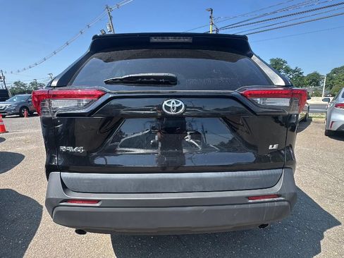 Used 2021 Toyota RAV4 LE FWD image 6