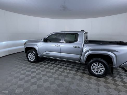 Used 2024 Toyota Tacoma SR5 AWD/4WD image 6