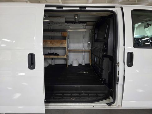 Used 2021 Chevrolet Express 2500 w/ Driver Convenience Package RWD image 19