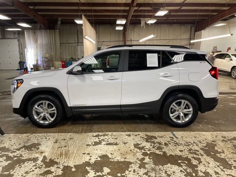 Used 2024 GMC Terrain SLE w/ Driver Convenience Package AWD/4WD image 2