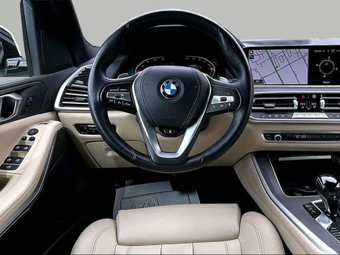 Used 2022 BMW X5 xDrive40i w/ Parking Assistance Package AWD/4WD image 11
