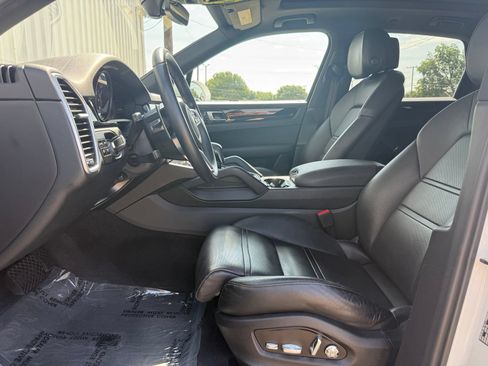 Used 2019 Porsche Cayenne AWD/4WD image 19