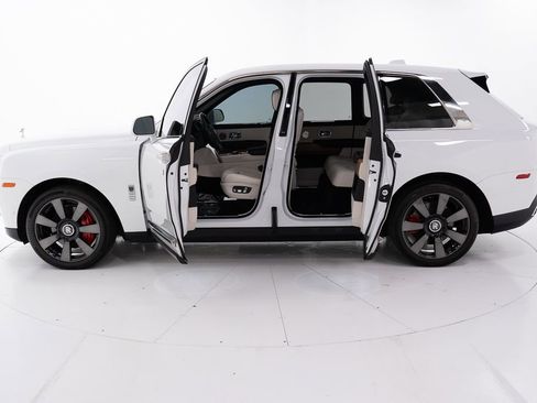 Certified 2020 Rolls-Royce Cullinan AWD/4WD image 9