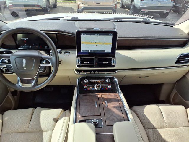 Used 2019 Lincoln Navigator Reserve AWD/4WD image 7