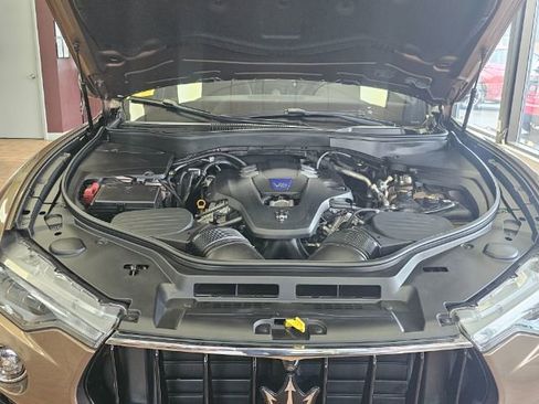 Used 2020 Maserati Levante S GranSport image 6