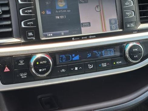 Used 2019 Toyota Highlander Limited Platinum AWD/4WD image 28