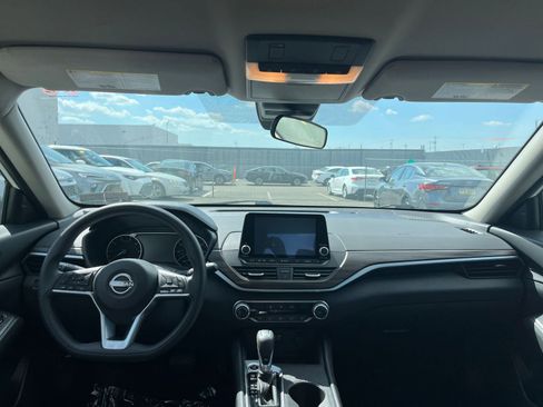 Used 2025 Nissan Altima 2.5 SV image 34