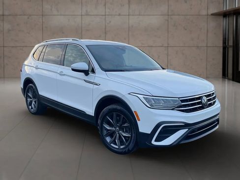 Used 2024 Volkswagen Tiguan SE image 7