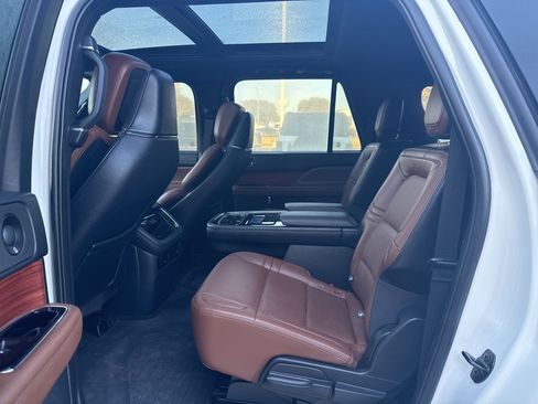 Used 2024 Lincoln Navigator L Reserve image 5