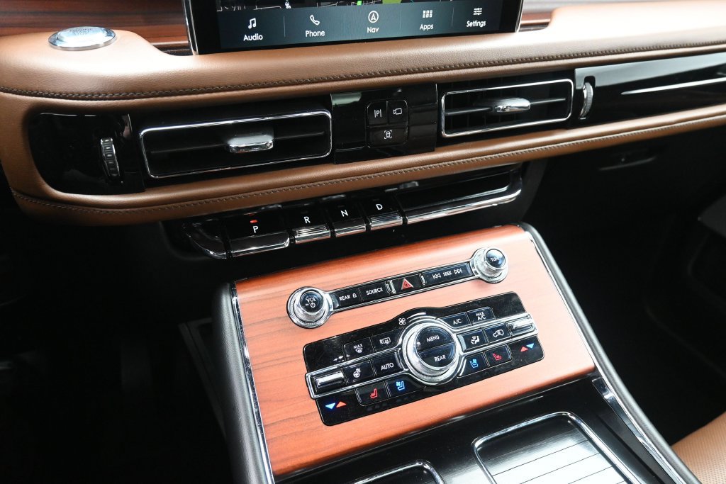 Used 2022 Lincoln Aviator Reserve w/ Equipment Group 201A AWD/4WD image 19