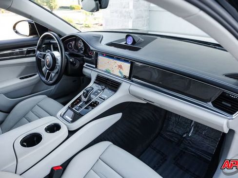 Used 2018 Porsche Panamera 4S image 28