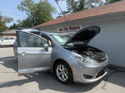 Used 2020 Chrysler Pacifica Limited FWD image 8