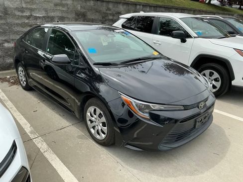 Used 2025 Toyota Corolla LE FWD image 6
