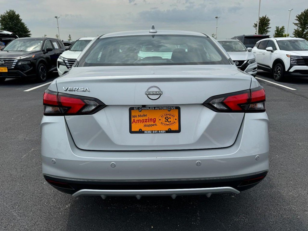 Used 2025 Nissan Versa SV FWD image 4