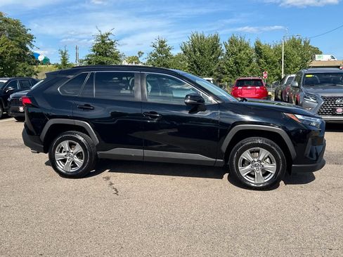 Used 2024 Toyota RAV4 XLE FWD image 9