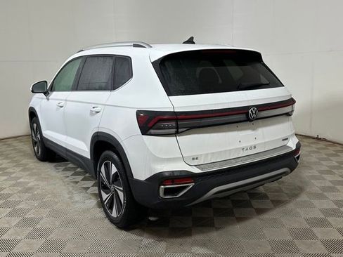 Certified 2025 Volkswagen Taos SE w/ Panoramic Sunroof Package AWD/4WD image 5