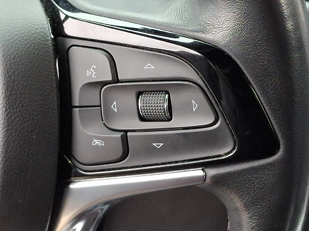 Used 2024 Buick Enclave Essence w/ Sport Touring Edition FWD image 21