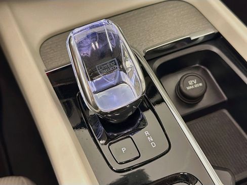 Certified 2024 Volvo XC60 B5 Ultimate w/ Protection Package Premier AWD/4WD image 18