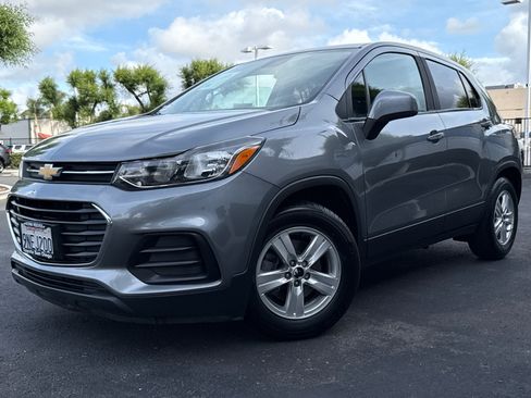 Used 2020 Chevrolet Trax LS FWD image 2