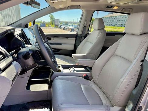 Used 2023 Honda Odyssey Touring image 11