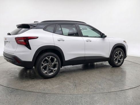 Used 2025 Chevrolet Trax LT FWD image 9