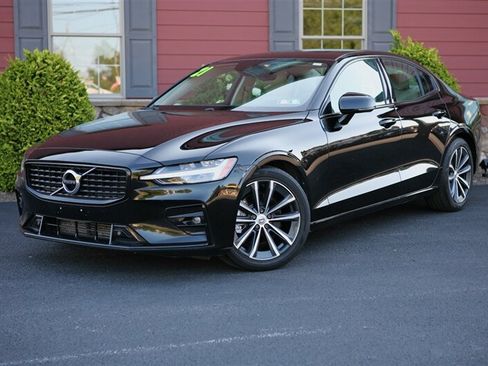 Used 2021 Volvo S60 T5 Momentum AWD/4WD image 1
