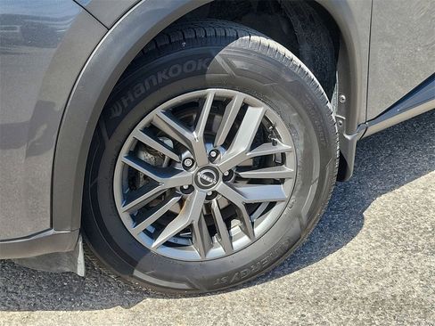 Used 2022 Nissan Rogue S image 18