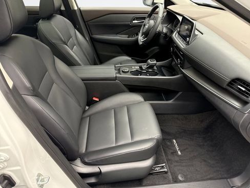 Used 2023 Nissan Rogue SV w/ SV Premium B Package image 16