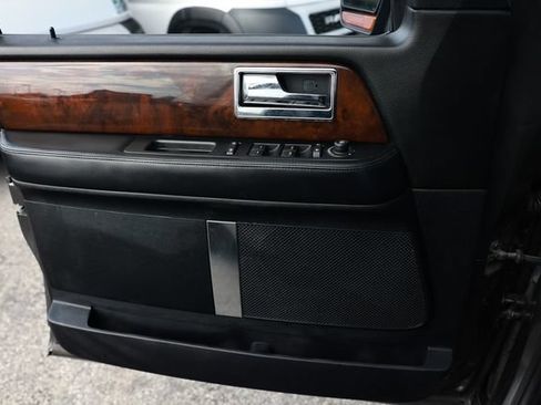 Used 2016 Lincoln Navigator Select RWD image 47