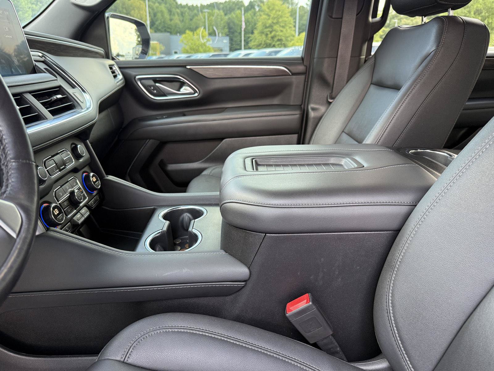 Used 2022 Chevrolet Tahoe Z71 w/ Luxury Package AWD/4WD image 22