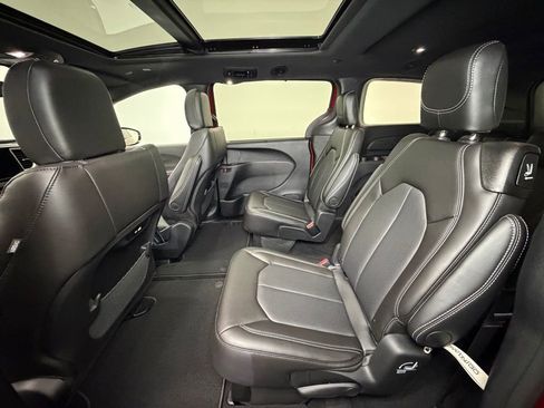 New 2026 Chrysler Pacifica Select AWD/4WD image 5