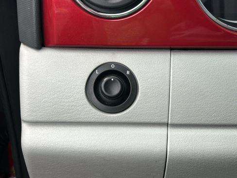 Used 2007 Chrysler PT Cruiser Limited w/ Chrome Accents Group FWD image 12