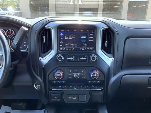 Used 2022 Chevrolet Silverado 1500 LTZ AWD/4WD image 12