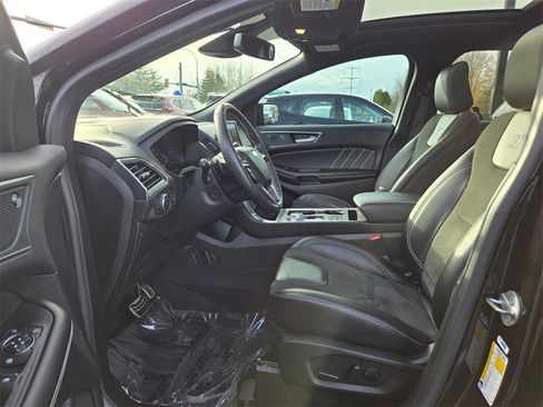 Used 2022 Ford Edge ST w/ Equipment Group 401A image 12