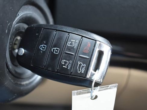 Used 2019 Kia Sedona LX image 25