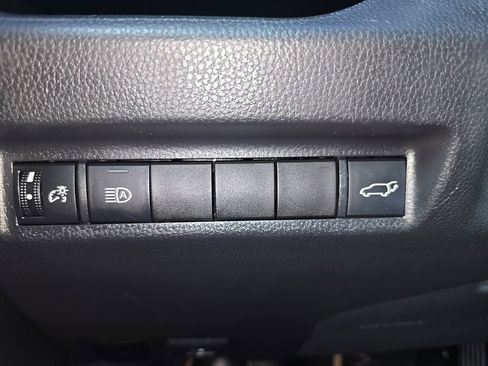 Used 2022 Toyota RAV4 XLE Premium image 32