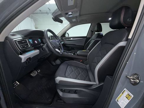 Used 2024 Volkswagen Atlas Peak Edition SE AWD/4WD image 12
