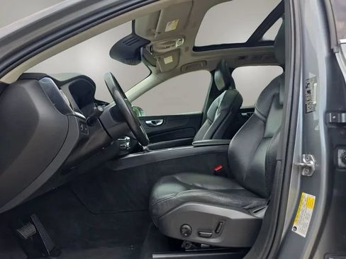 Used 2018 Volvo XC60 T5 Momentum w/ Vision Package AWD/4WD image 15