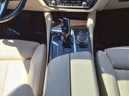 Used 2021 BMW 530i w/ Convenience Package RWD image 18