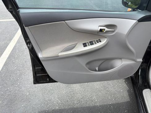 Used 2011 Toyota Corolla LE w/ Premium Pkg FWD image 12
