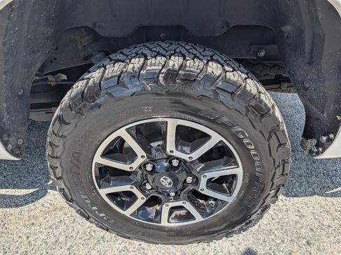 Used 2014 Toyota Tundra Limited w/ Limited Premium Package AWD/4WD image 10