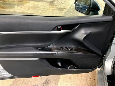 Used 2023 Toyota Camry SE image 9