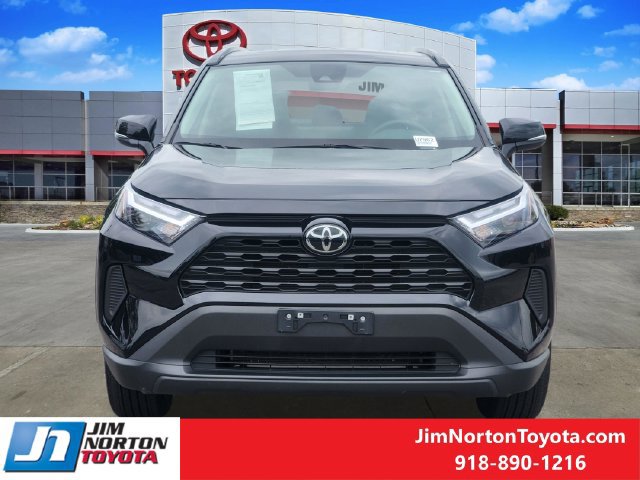 Used 2025 Toyota RAV4 XLE FWD image 2