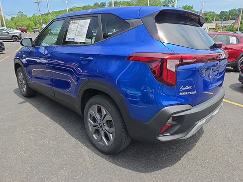 Used 2024 Kia Seltos LX AWD/4WD image 5