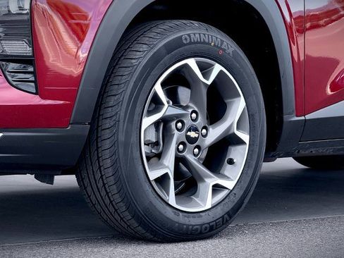 Used 2024 Chevrolet Trax LT w/ Driver Confidence Package image 25