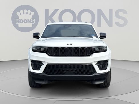 Used 2025 Jeep Grand Cherokee Altitude AWD/4WD image 11
