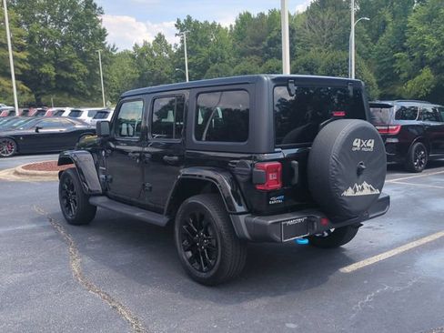 Used 2023 Jeep Wrangler Unlimited Sahara w/ Cold Weather Group AWD/4WD image 3