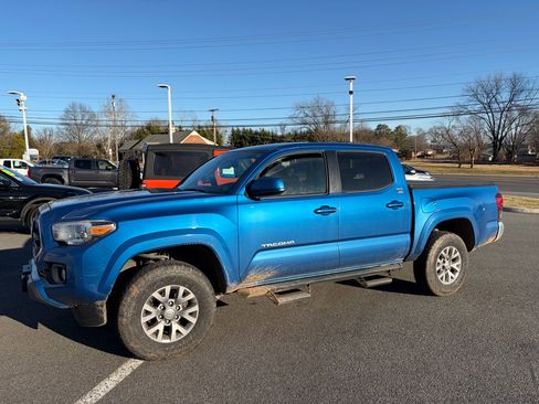 Used 2018 Toyota Tacoma SR5 image 1