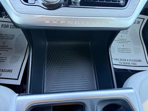 Used 2025 Ford Expedition Max Platinum w/ Driver's Package AWD/4WD image 29