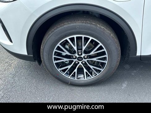 New 2025 Ford Escape SE w/ Class II Trailer Tow Package image 11